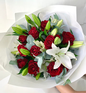 Lily & rose bouquet